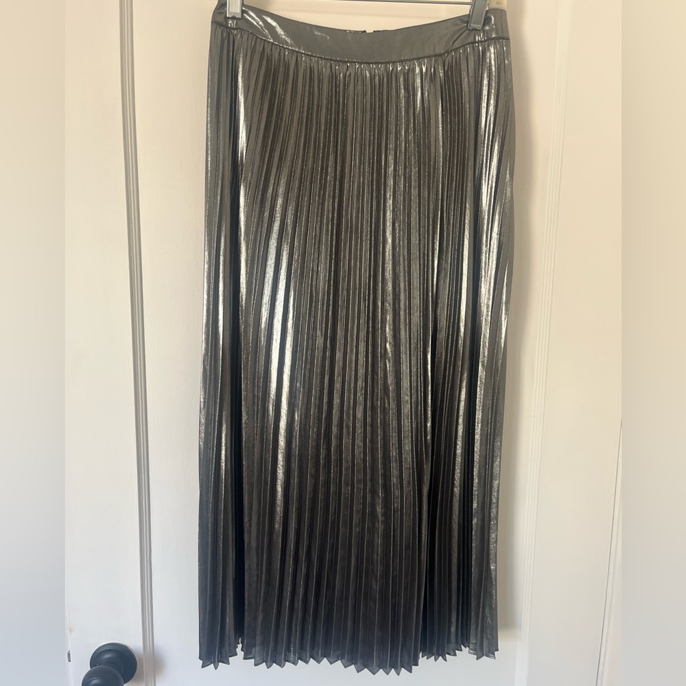 TROUVÉ Women's Metallic Side Slit Pleated Skirt Silver Size XSmall